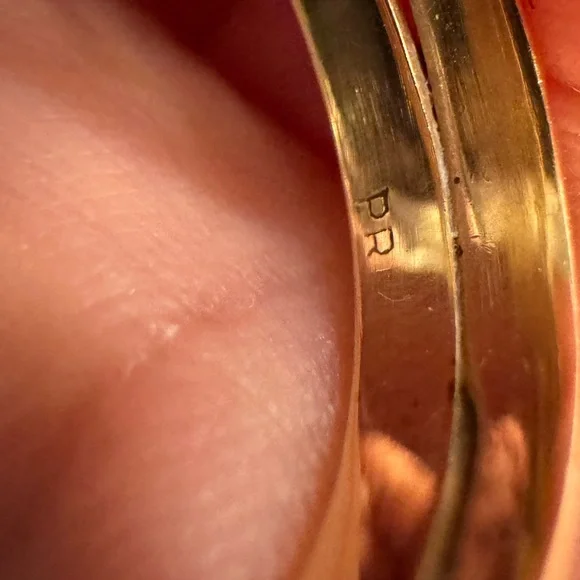 Elegant Gold Diamond Ring - Picture 11 of 14